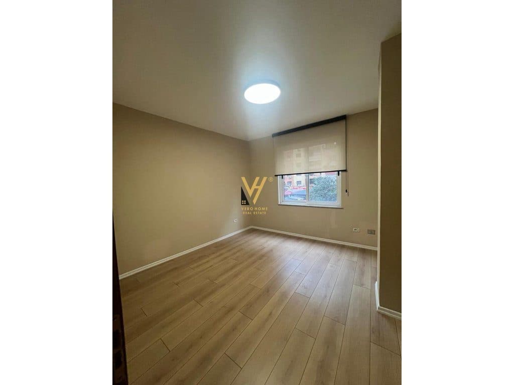 JEPET ZYRE 90 M2 ME QERA TE KOMUNA E PARISIT 90.000 LEKE 3