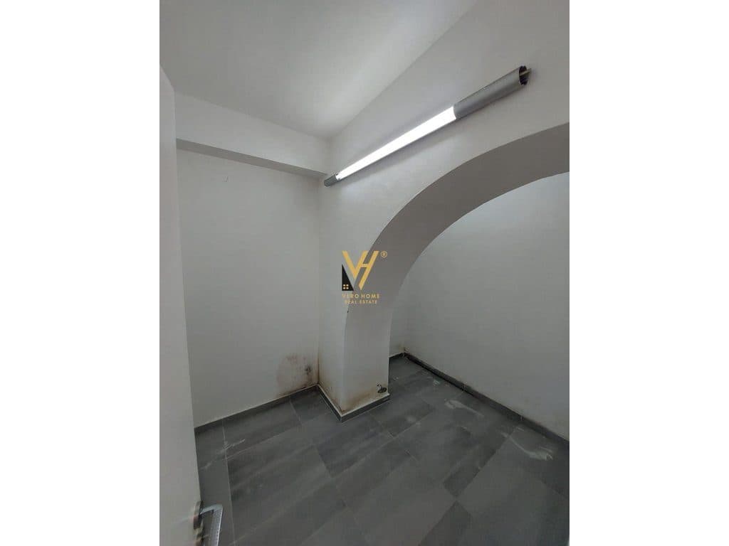 JEPET DYQAN 30 M2 ME QIRA TE RRUGA SULEJMAN PASHA 45.000 LEKE 3