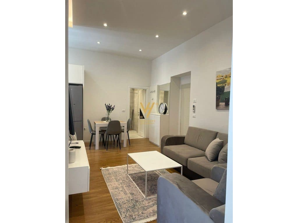 JEPET APARTAMENT 2+1 ME QERA TE RRUGA E DURRESIT 800 EURO