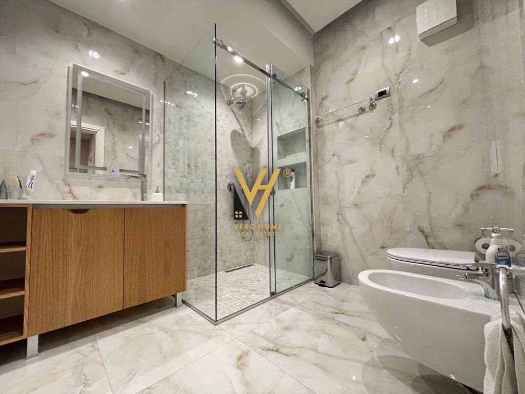 Shitet Apartament 3+1+2 te Kopshti Botanik 195 m2 2