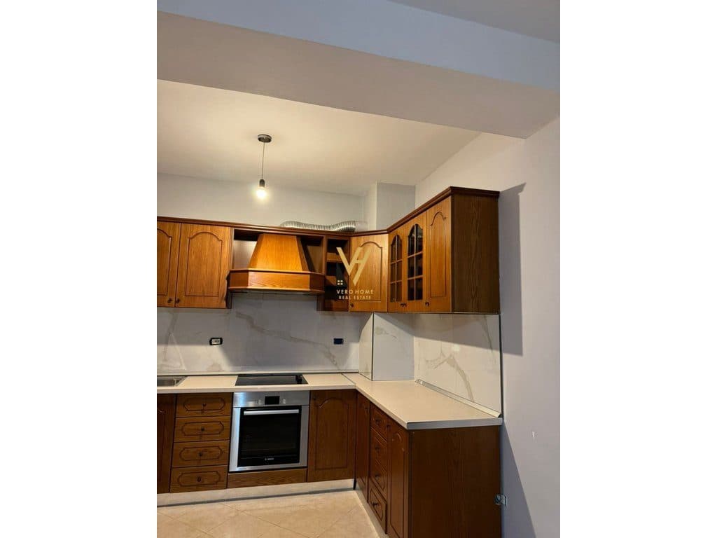 JEPET APARTAMENT 2+1+2+BLK ME QERA TE KOMUNA E PARISIT 70.000 LEKE 2