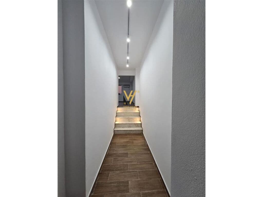 Jepet zyre me qera te 21 Dhjetori 60 m2