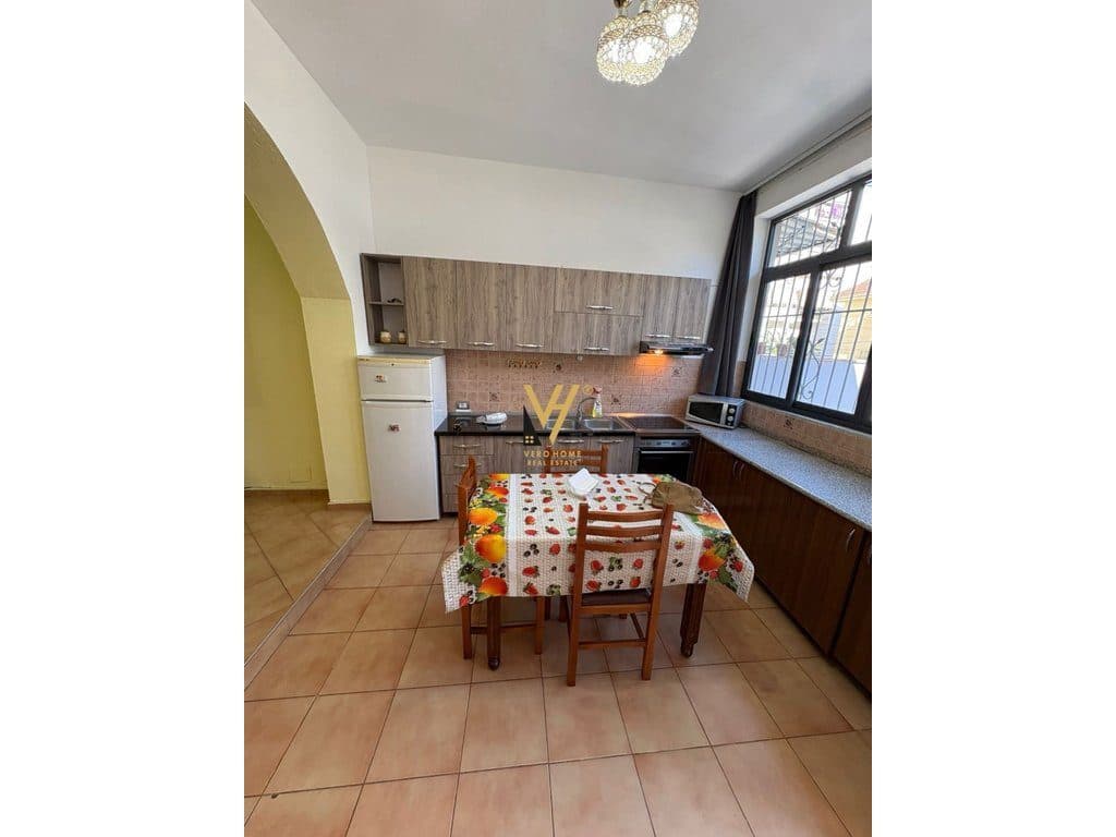 JEPET APARTAMENT 1+1 ME QIRA NE VASIL SHANTO 50.000 LEKE 2