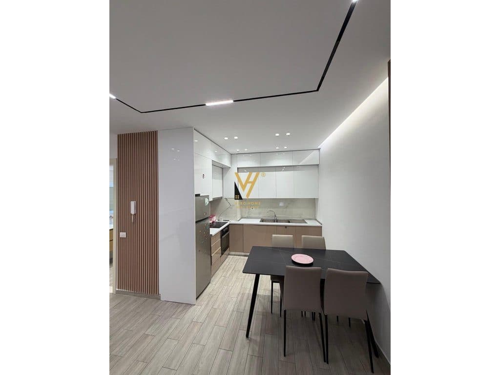 JEPET APARTAMENT 1+1 PER QIRA NE QENDER 80.000 LEKE 2