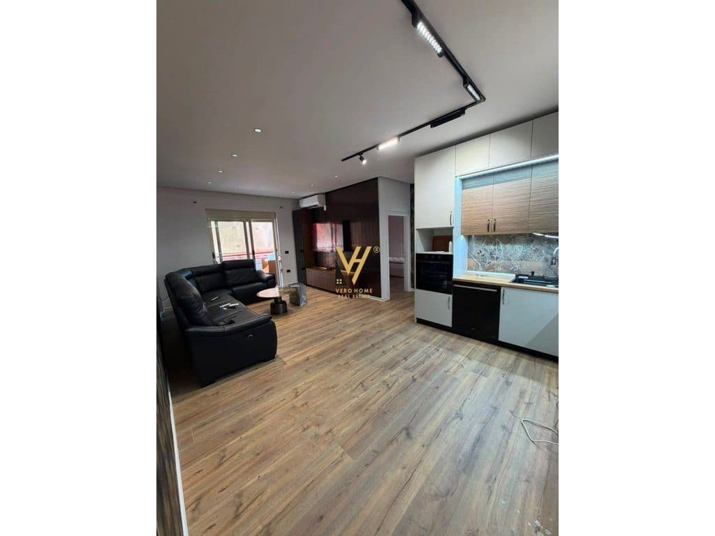 JEPET APARTAMENT 2+1+2+BLK ME QERA TE LIQENI THATE 1.000 EURO