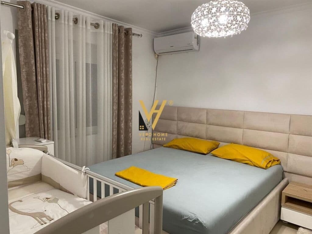 Shitet Apartament 2+1+ballkon te Xhamlliku 85 m2