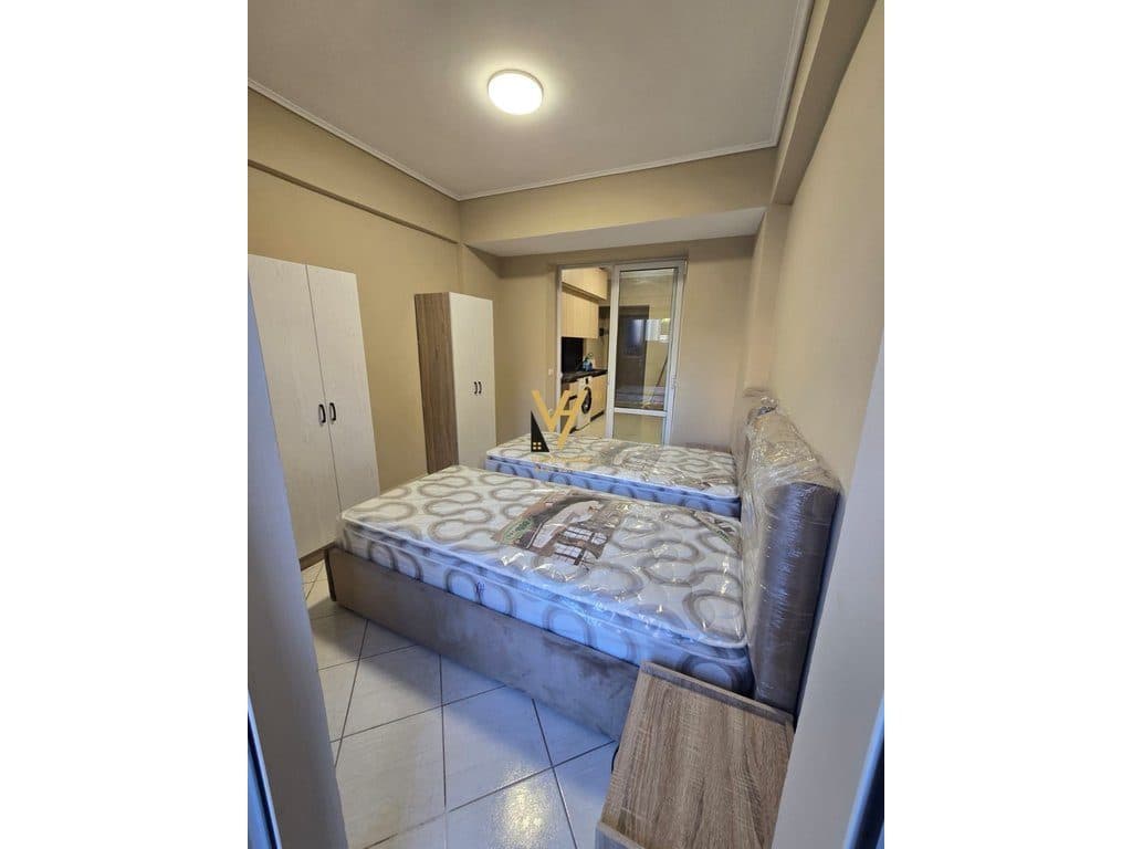 JEPET GARSONIERE 45 M2 ME QERA TE 21 DHJETORI 48.000 LEKE 2