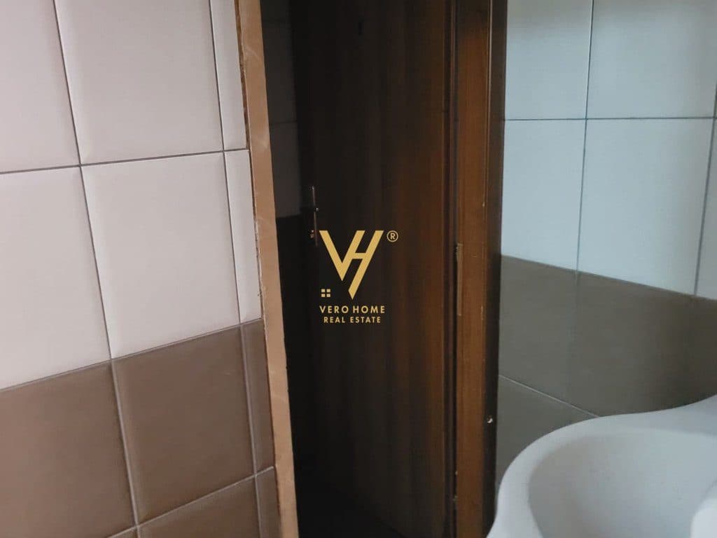 JEPET ZYRE 70 M2 ME QIRA TE ISH EKSPOZITA 80.000 LEKE 3
