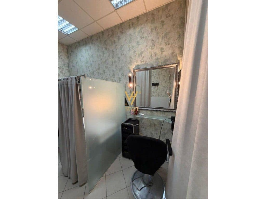 JEPET AMBIENT 16 M2 ME QERA TE 21 DHJETORI 300 EURO 4