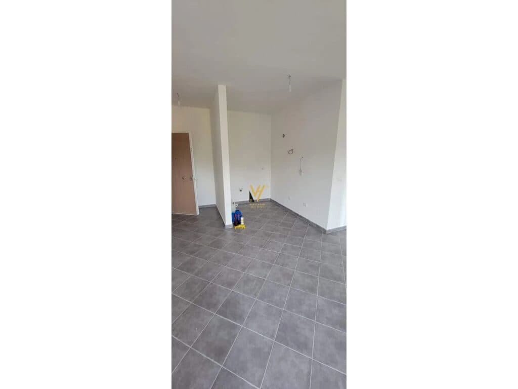 Jepet Zyre me qera te Stacioni i Trenit 92 m2 3