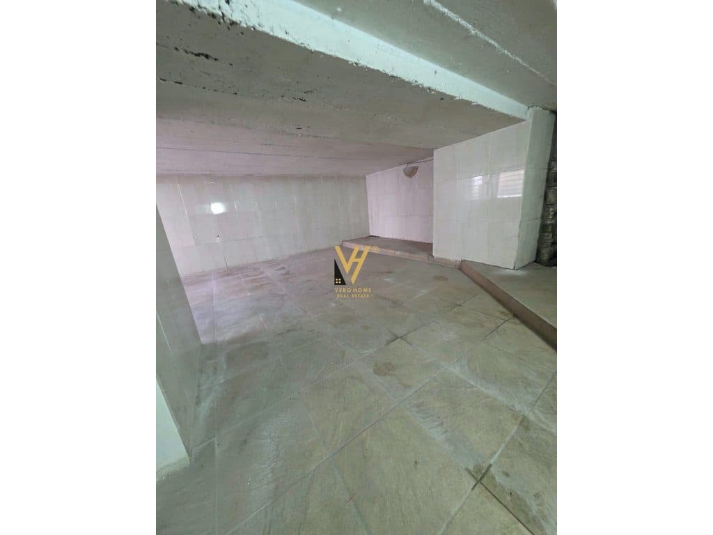 JEPET AMBIENT BIZNESI 60 M2 ME QERA TE SHESHI WILLSON 600 EURO 4