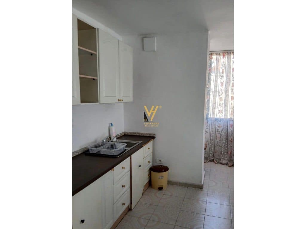 JEPET APARTAMENT 1+1 ME QERA NE VASIL SHANTO 60.000 LEKE 2