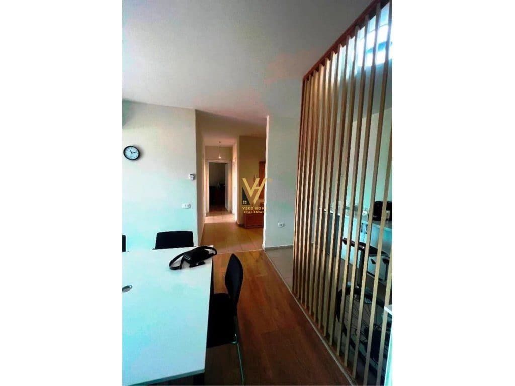 JEPET AMBIENT BIZNESI 100 M2 ME QERA TEK OLIMPIKU 1.100 EURO 4