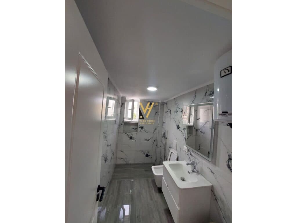 Shitet apartament 2+1+Ballkon te Shkolla Harry Fultz , Stacioni i Trenit 64 m2 3