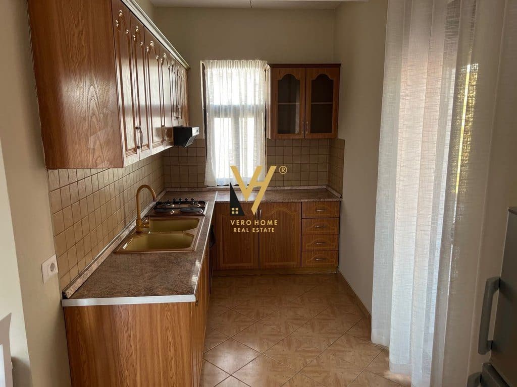 JEPET APARTAMENT 1+1+2BLK ME QIRA NE QENDER 60.000 LEKE 3