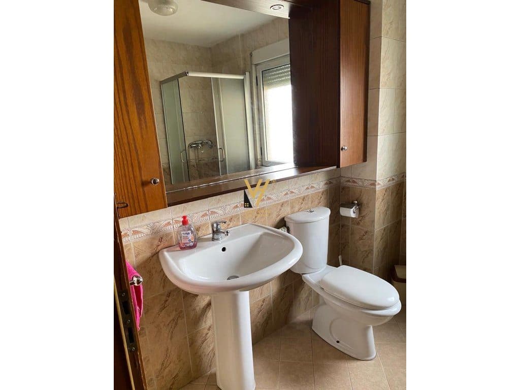 JEPET DUPLEX 3+1+2+BLK ME QIRA TE RRUGA E ELBASANIT 1.300 EURO 4