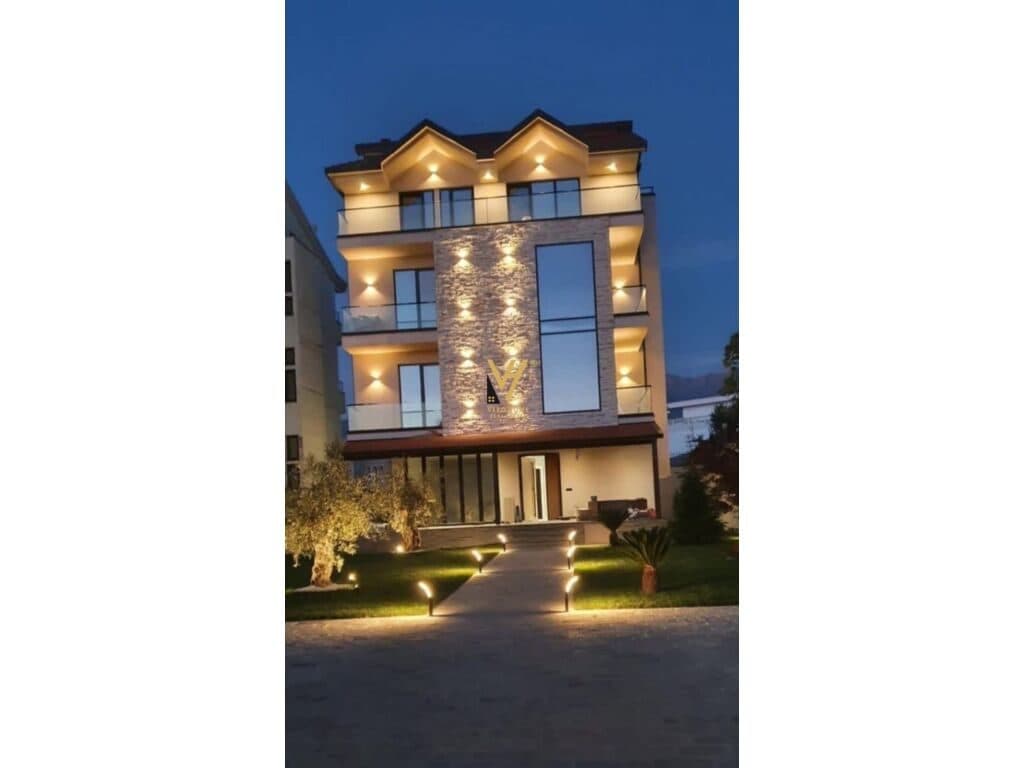 Jepet vile kater katshe me qera te Liqeni i Farkes 900 m2