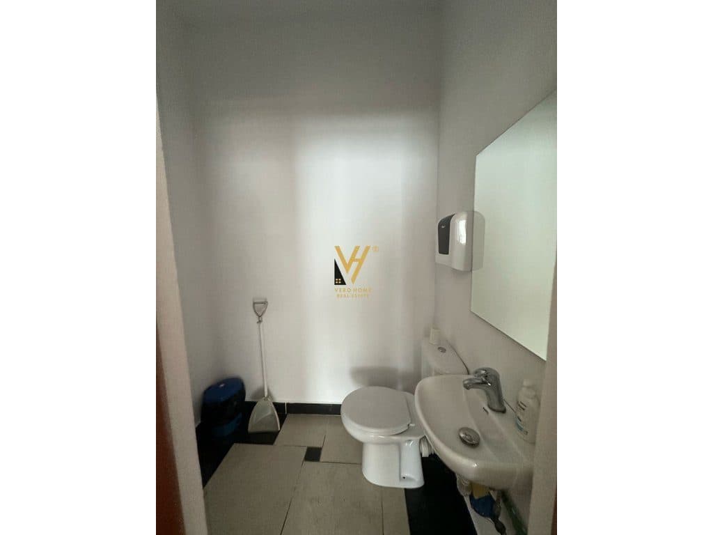 JEPET ZYRE 44M2 ME QERA TE RRUGA E BARIKADAVE 600 EURO 3