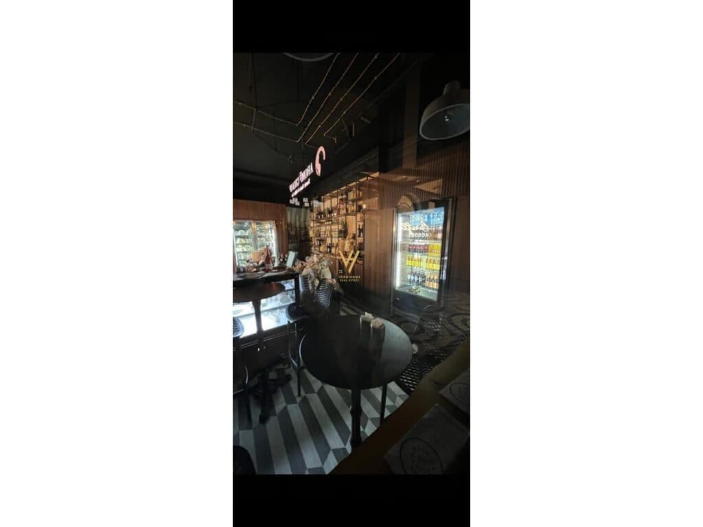Shitet bar-lounge te Rruga e Kavajes 50 m2 3