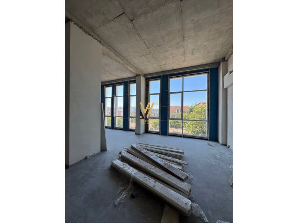 JEPET AMBIENT BIZNESI 550 M2 ME QIRA, PRANE BULEVARDIT TE RI,3.000 EURO 3