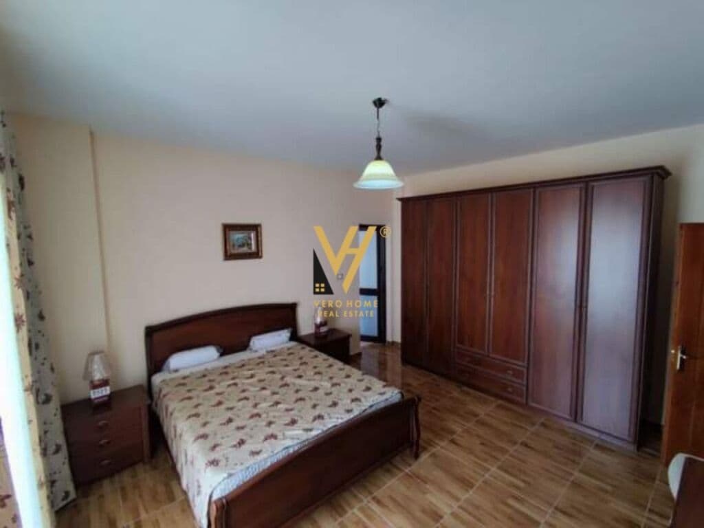 Jepet Apartament 2+1 me qera ne Qender, perball Toptanit 100 m2
