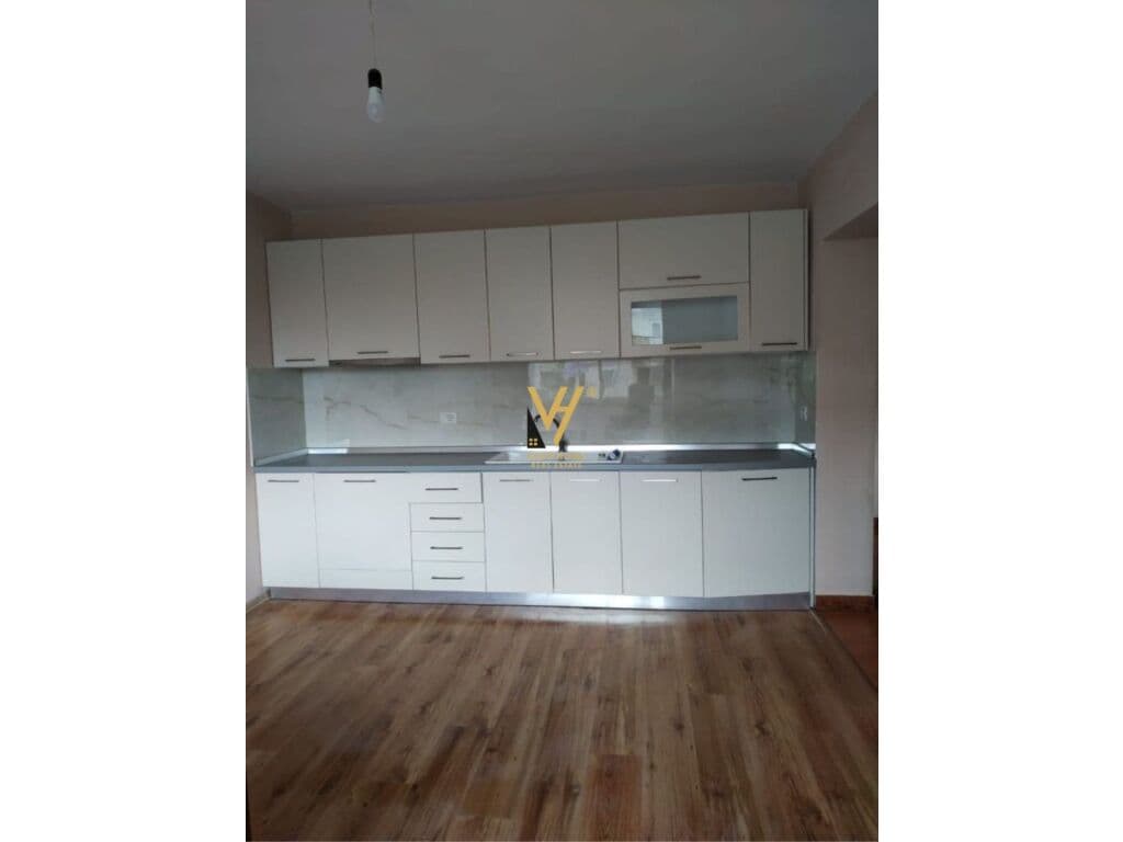 Jepet Apartament 1+1+ballkon me qera te 21 Dhjetori 50 m2 4