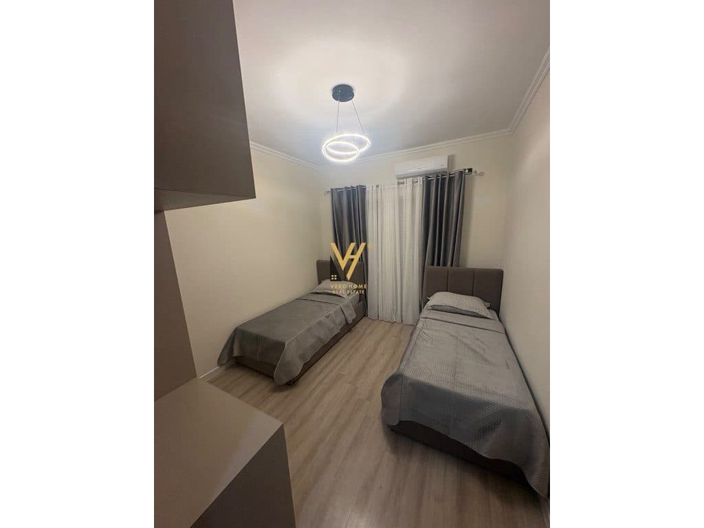 JEPET APARTAMENT 3+1+2+2BLK ME QIRA NE SAUK 1.000 EURO 3
