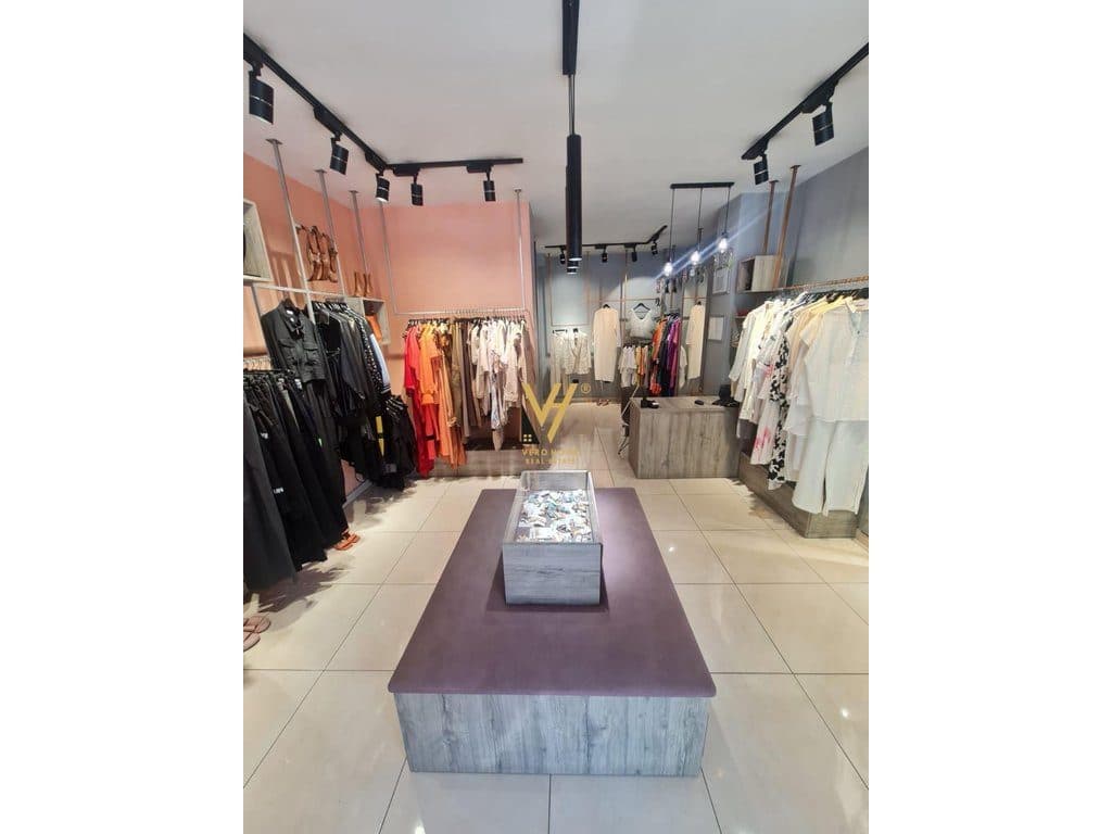 JEPET AMBIENT BIZNESI 33 M2 ME QERA TEK RRUGA BARDHYL 800 EURO 1