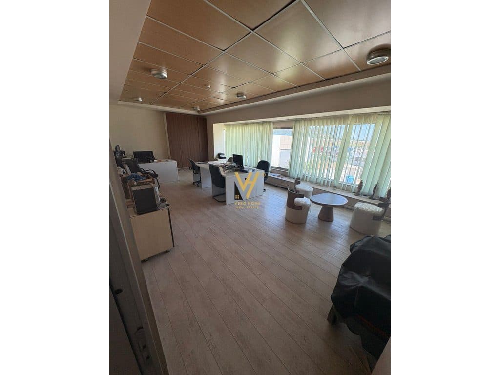 JEPET AMBIENT BIZNESI 2.040 M2 ME QERA PRANE MEGATEK 6.500 EURO 2