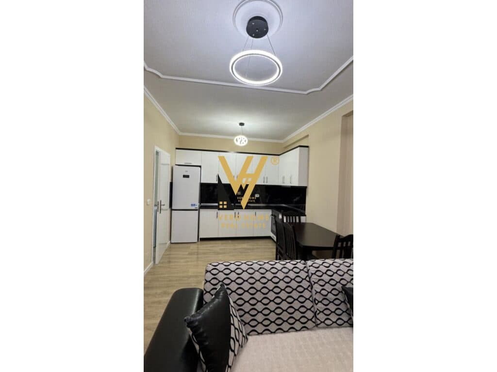 JEPET APARTAMENT 1+1 ME QERA TE 21 DHJETORI 700 EURO 2