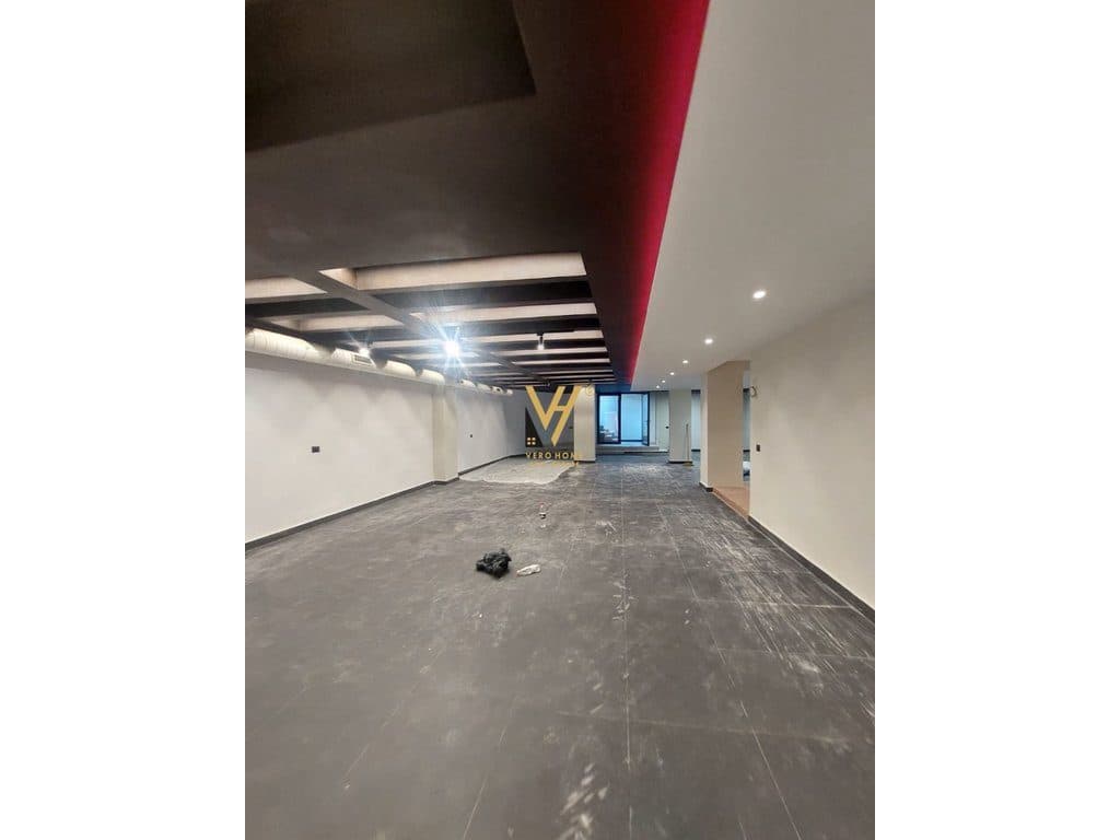 JEPET AMBIENT BIZNESI 250 M2 ME QERA TE PALLATI ME SHIGJETA 1.000 EURO