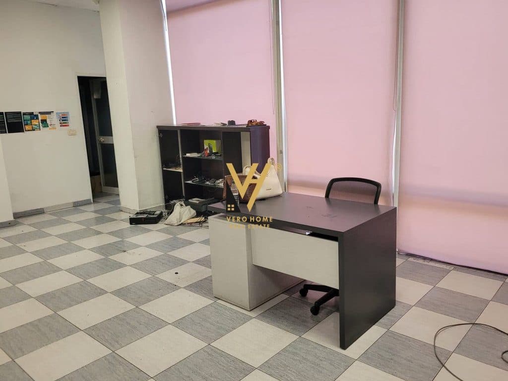 JEPET ZYRE 70 M2 ME QIRA TE ISH EKSPOZITA 80.000 LEKE 2