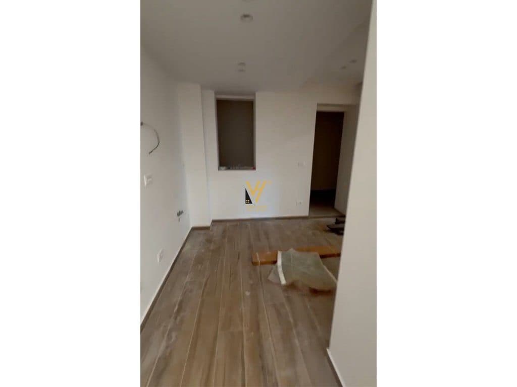 JEPET AMBIENT BIZNESI 60 M2 ME QIRA TE TREGU ELEKTRIK 800 EURO 2
