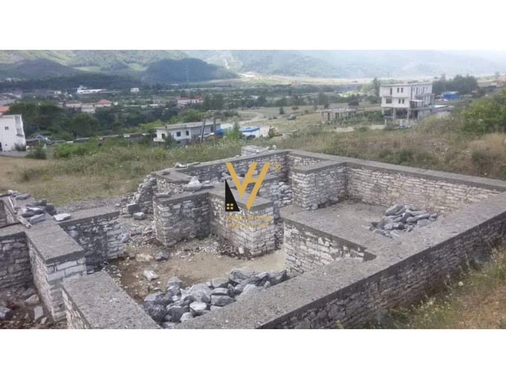 SHITET TRUALL DHE VRESHT 4.154 M2 NE PERMET 85.000 EURO