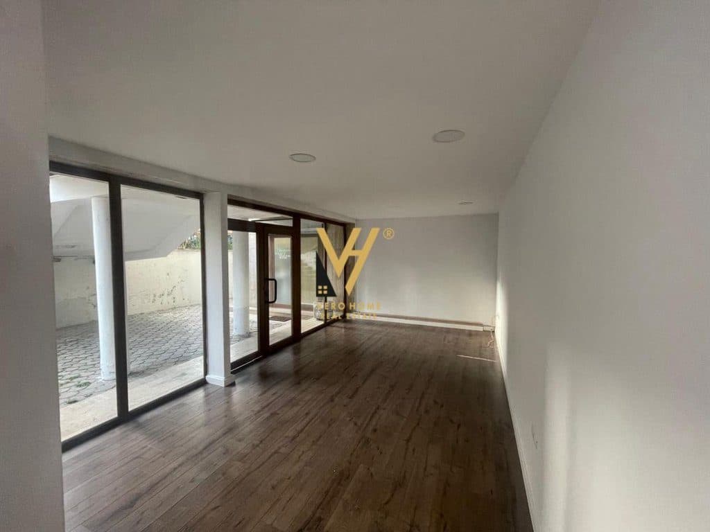 JEPET AMBIENT BIZNESI 160 M2 ME QERA TE PAZARI I RI 1.850 EURO 2