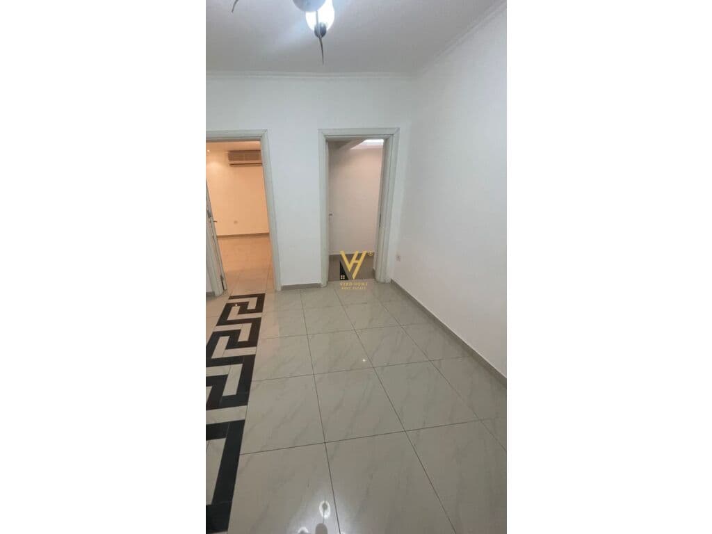Jepet zyre me qera te Rruga Mine Peza 105 m2 3