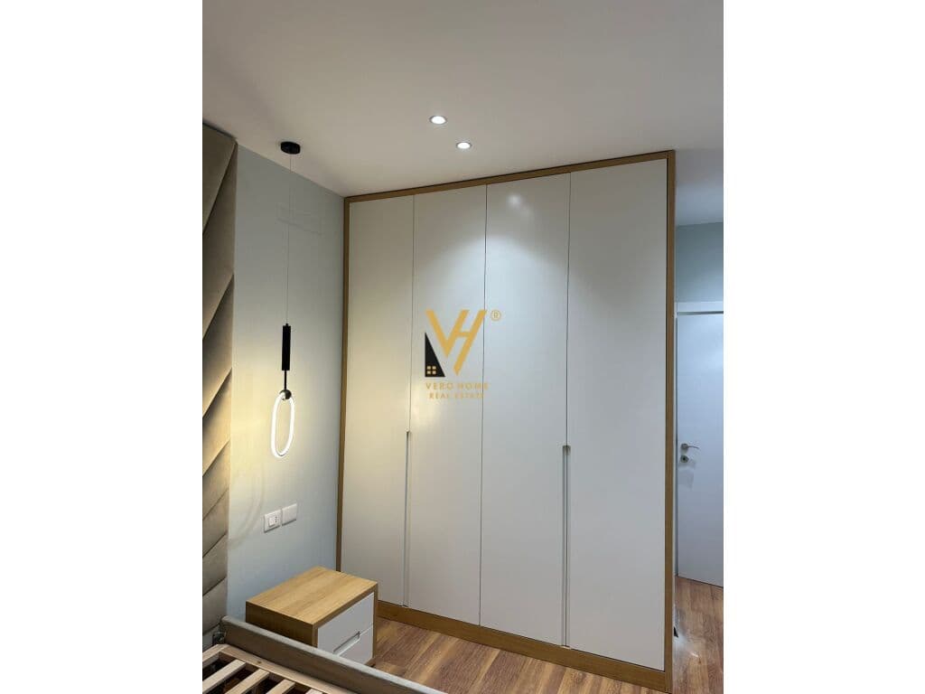 Jepet Apartament 2+1+2+post parkimi me qera te Pazari i Ri 125 m2