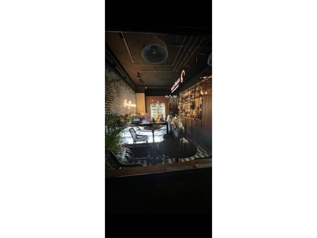 Shitet bar-lounge te Rruga e Kavajes 50 m2