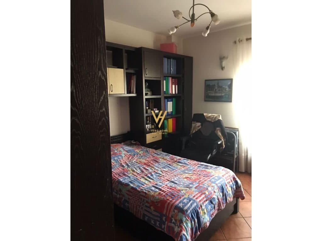 Jepet Apartament 3+1+2+ballkon me qera prane Qendres Kristal 155 m2 3