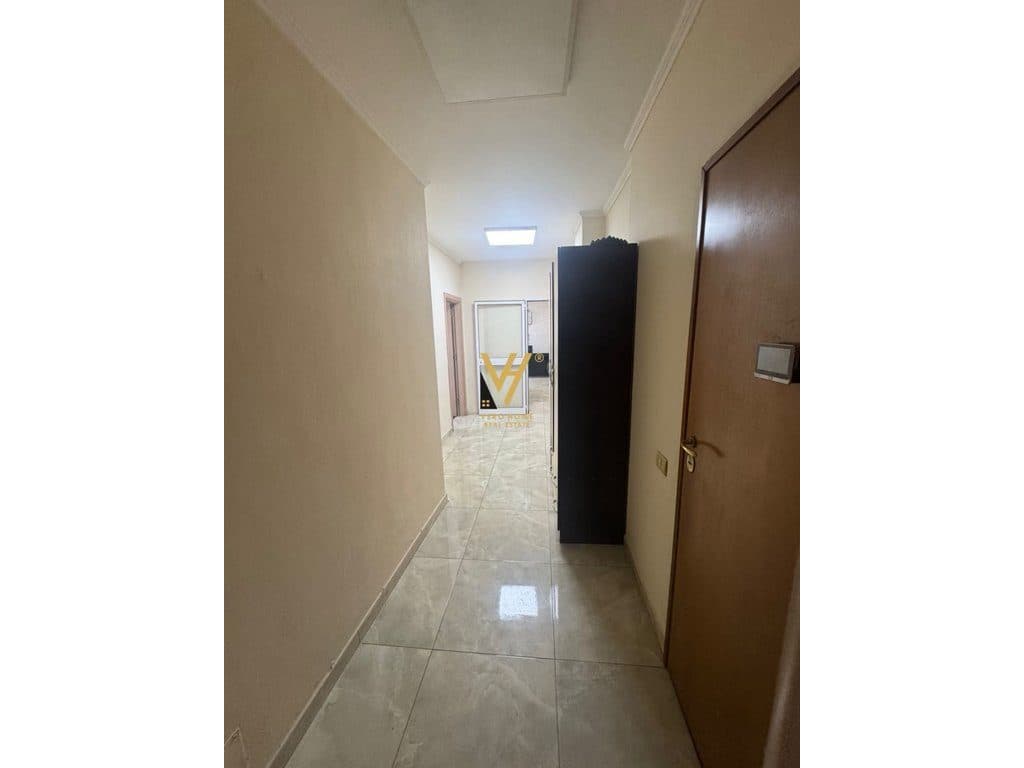 JEPET ZYRE 218 M2 ME QERA TE KOPSHTI BOTANIK 1.500 EURO 2