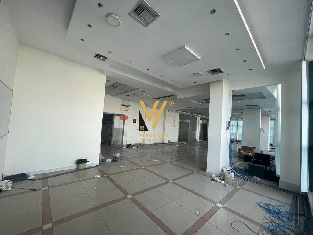 JEPET AMBIENT BIZNESI 400 M2 ME QIRA NE SELITE 300.000 LEKE