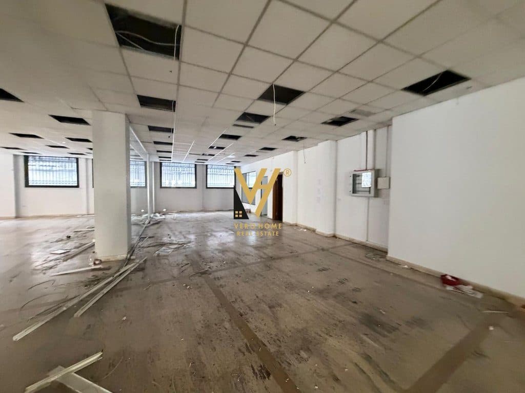 JEPET ZYRE 420 M2 ME QERA TE RRUGES SE ELBASANIT 7.000 EURO