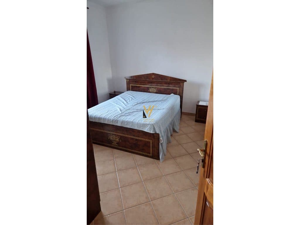 JEPET HYRJE 3+1 ME QERA TE RRUGA E ELBASANIT 64.000 LEKE 3
