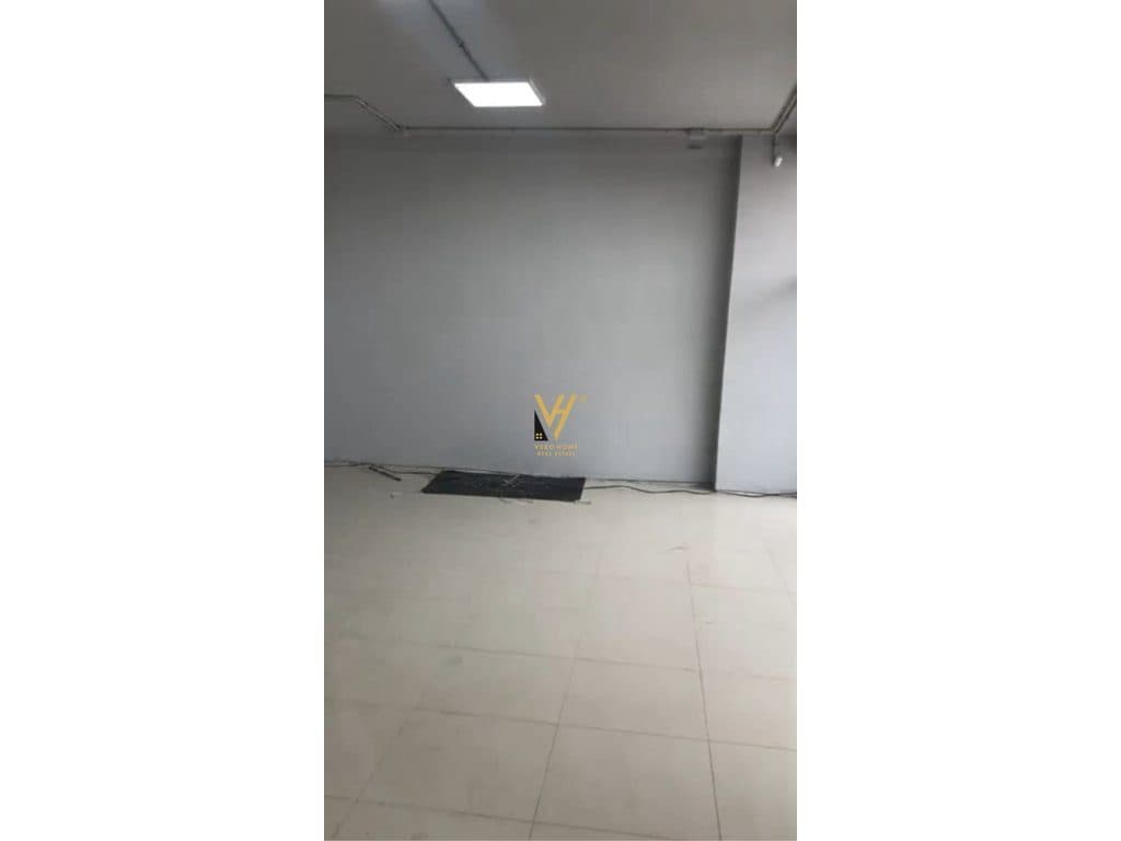 JEPET ZYRE 103 M2 ME QERA NE ASTIR 100.000 LEKE 1
