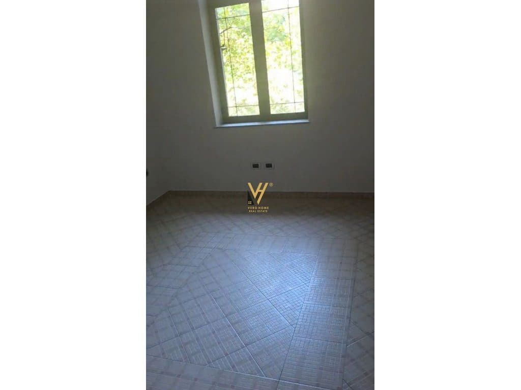 JEPET ZYRE 122 M2 ME QIRA TE BLLOKU 230.000 LEKE