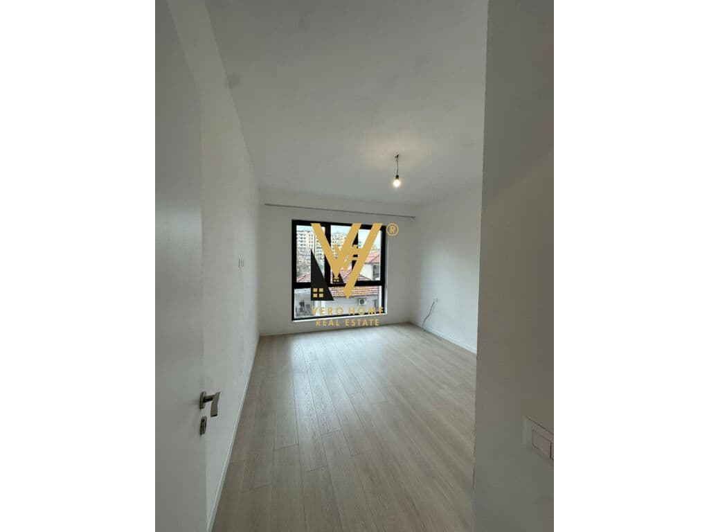 JEPET ZYRE 96 M2 ME QERA TE MYSLYM SHYRI 700 EURO 2