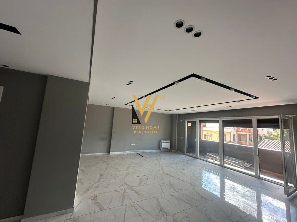 JEPET ZYRE 170 M2 ME QERA STACIONI I TRENIT QUARTUM RESIDENCE 1.500 EURO 3