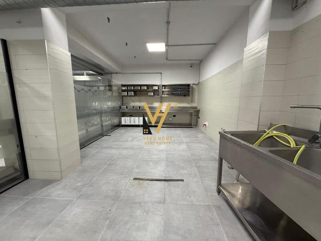 JEPET MAGAZINE 1.200 M2 TE KTHESA E KAMZES 6.000 EURO