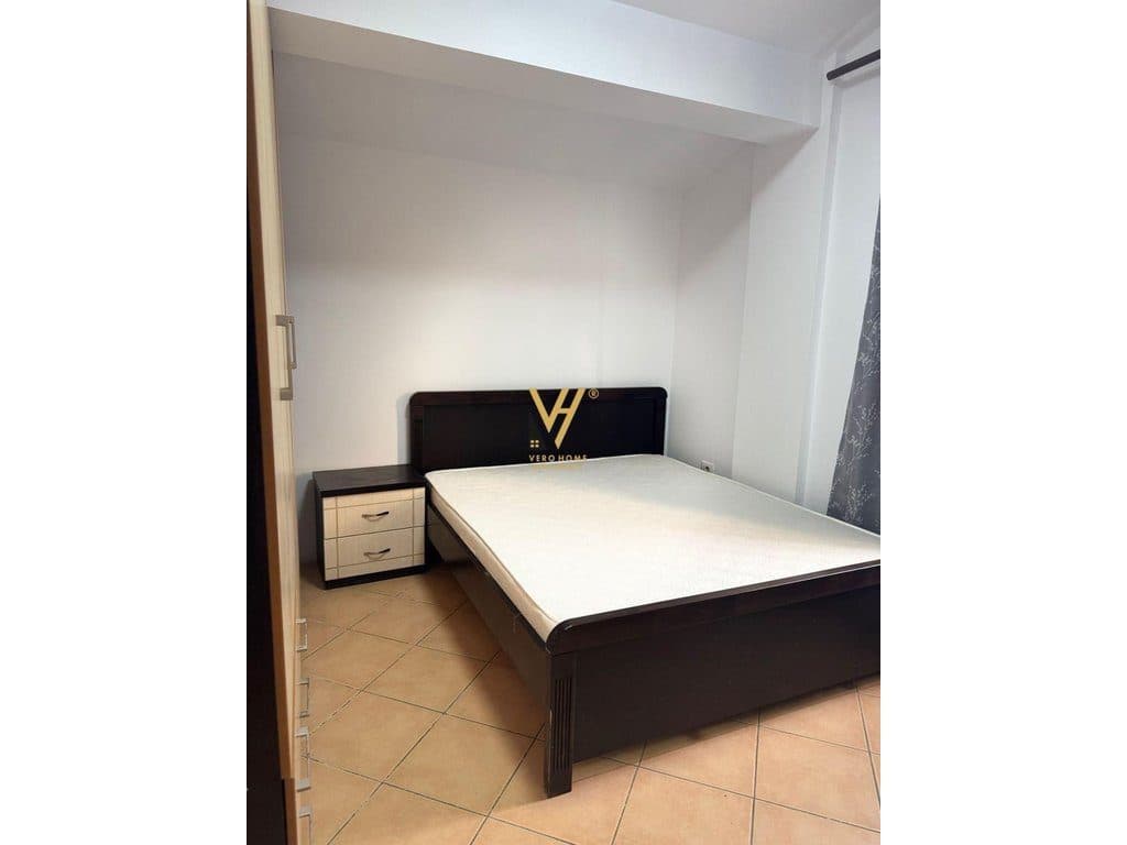 JEPET APARTAMENT 3+1+3BLK ME QERA NE SELITE 55.000 LEKE 2