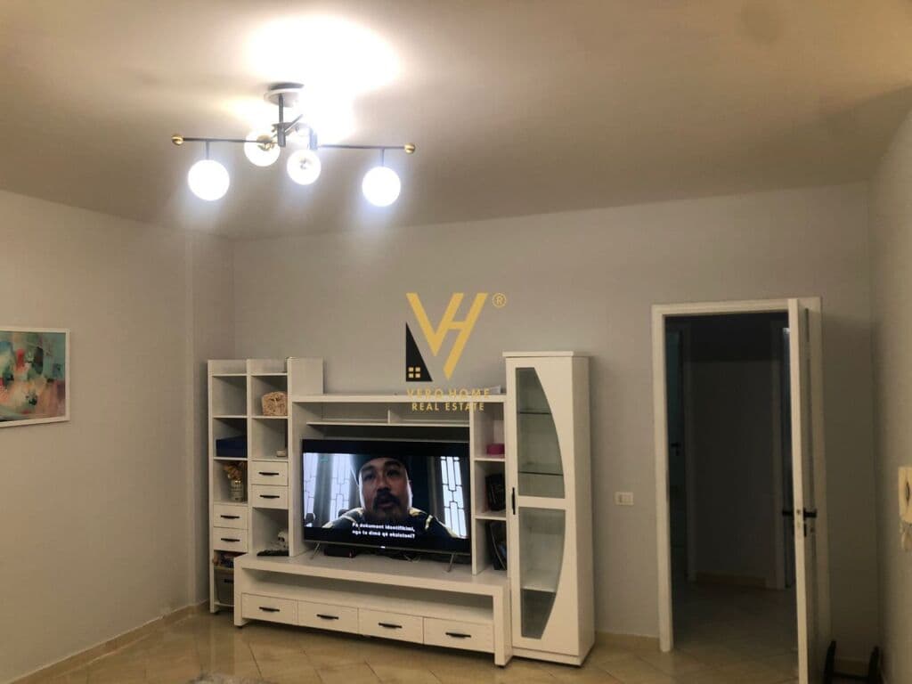 Jepet Apartament 2+1+ballkon me qera te Komuna e Parisit 100 m2 4